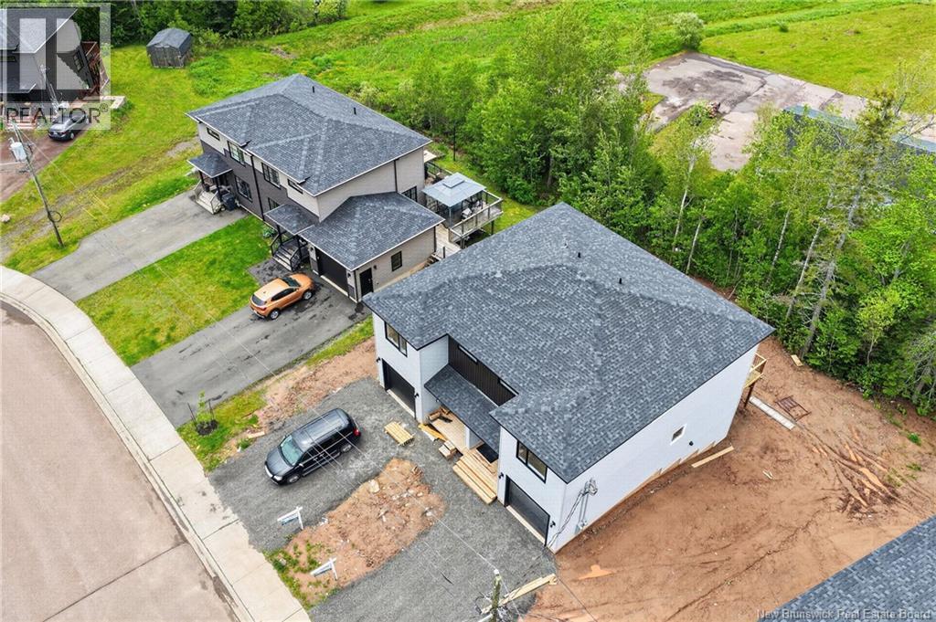 102 & 104 Francfort Crescent - 41