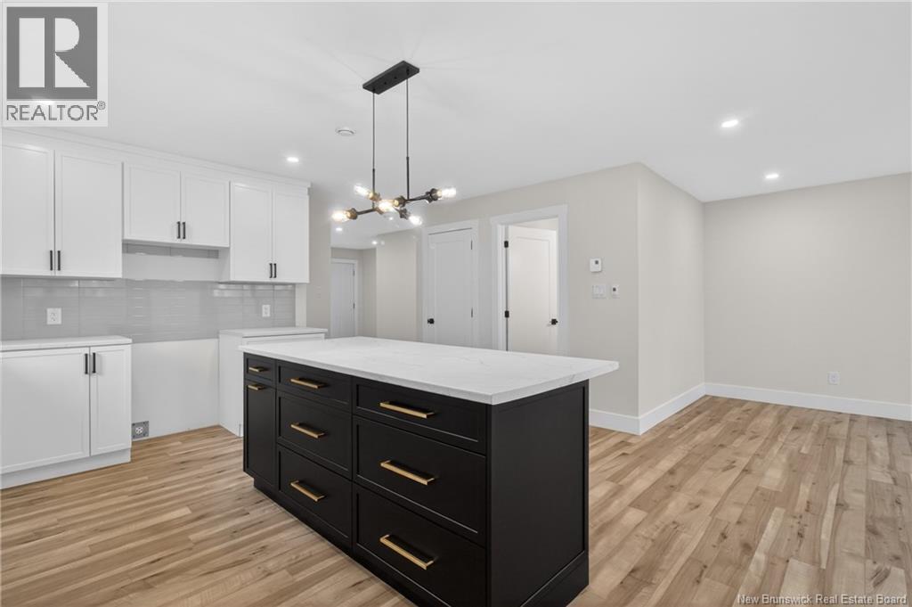 102 & 104 Francfort Crescent - 8