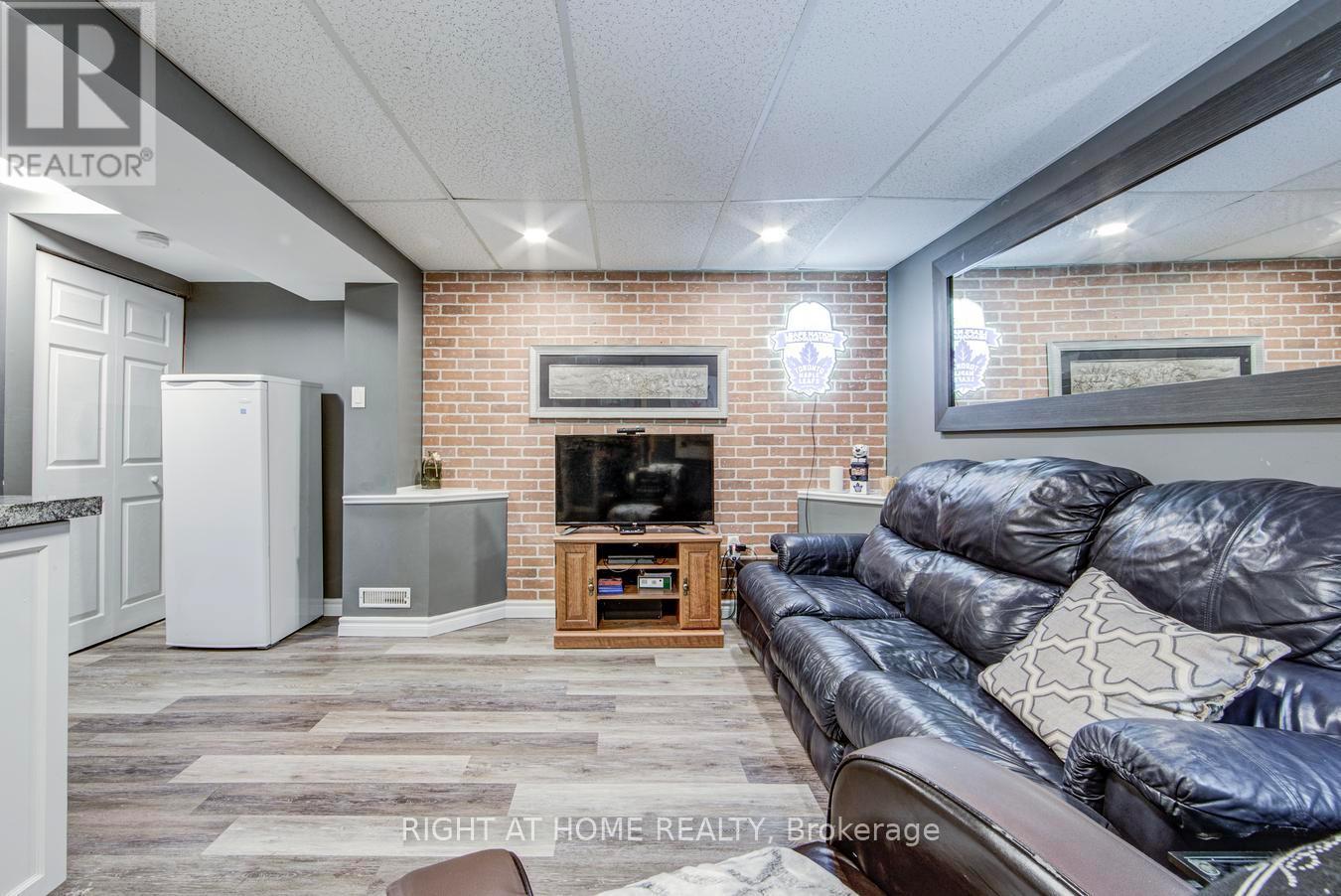 1153 SOUTHDALE AVENUE N - 35