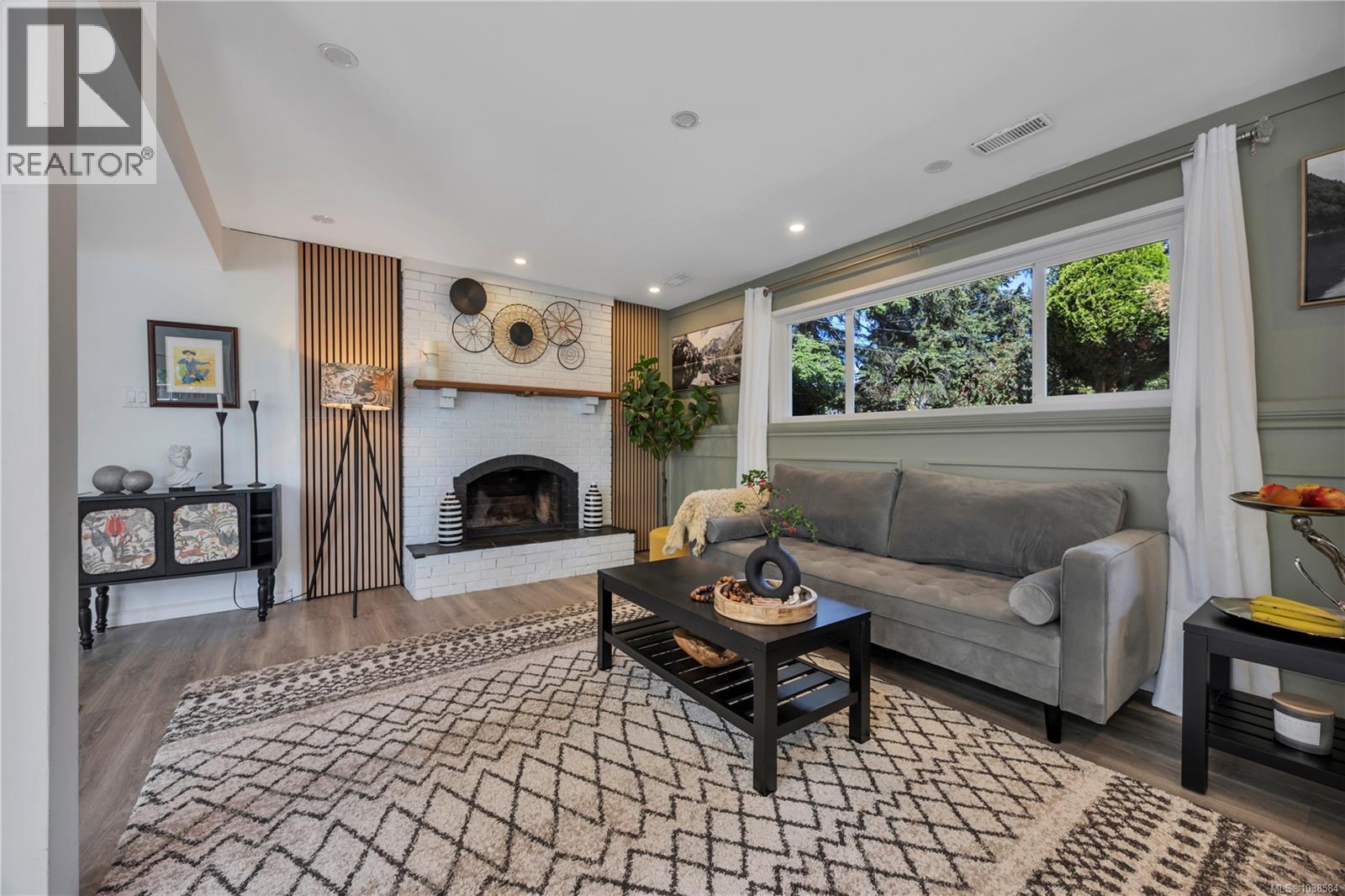 1860 Bay St - 45