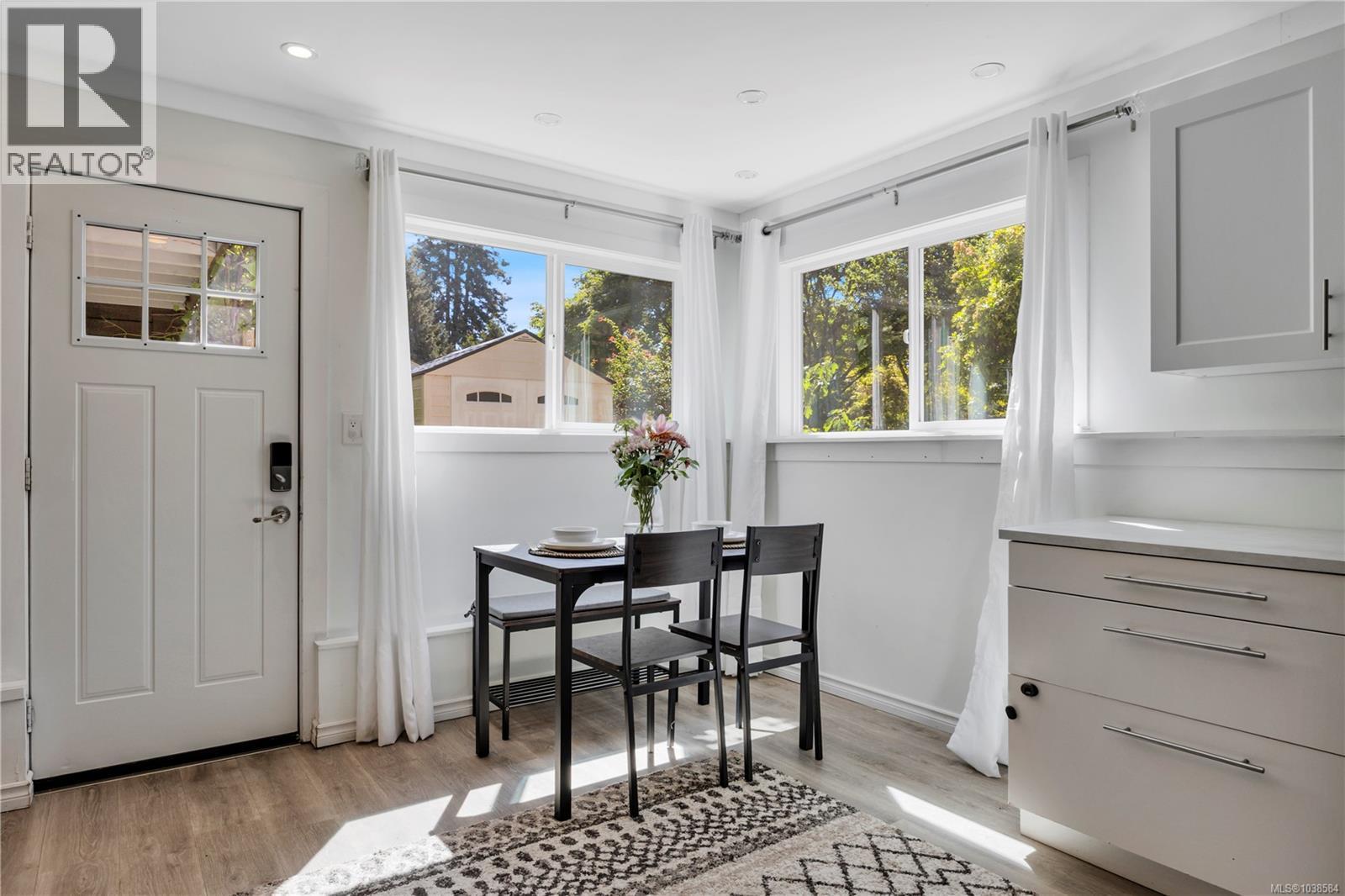 1860 Bay St - 49