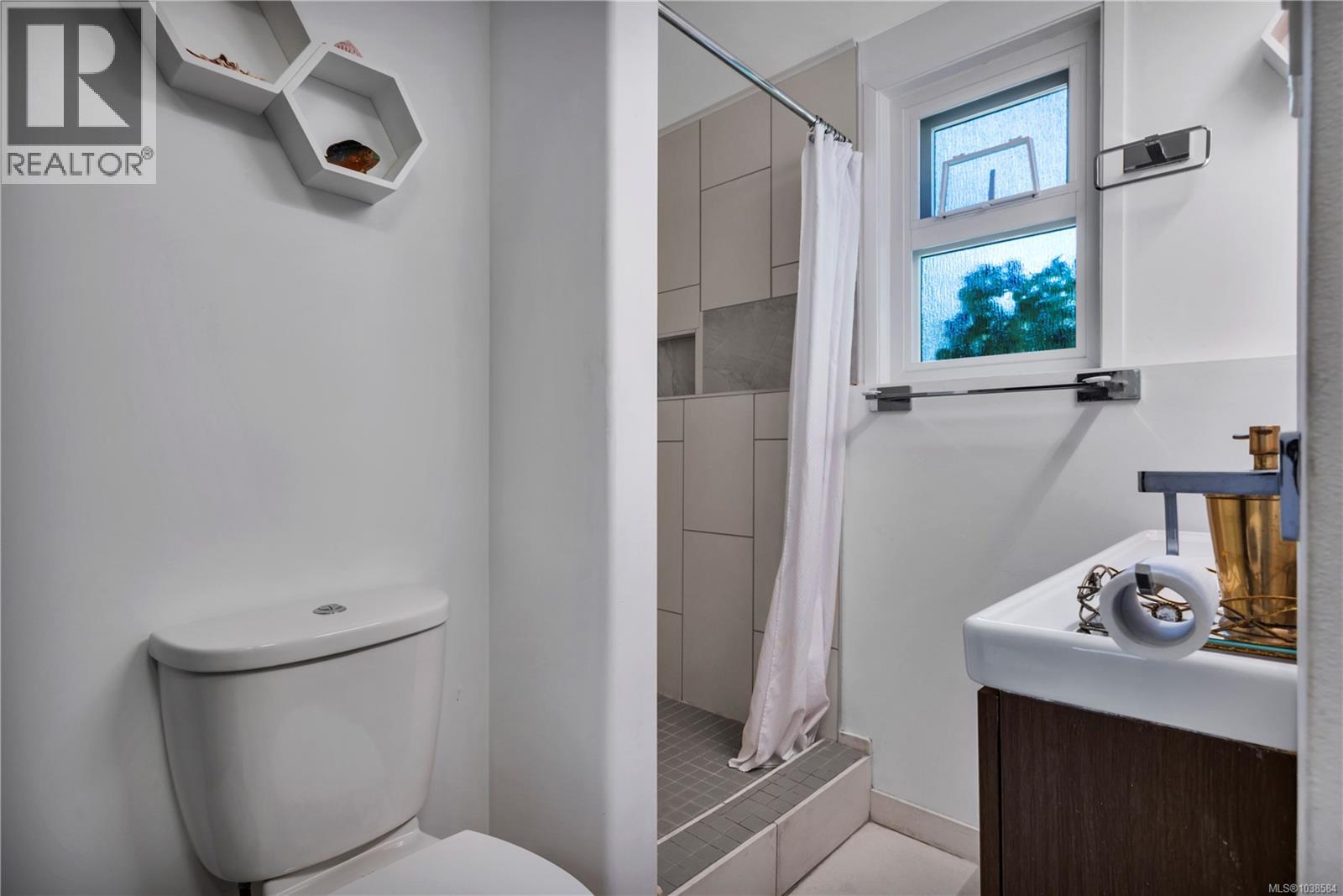 1860 Bay St - 55