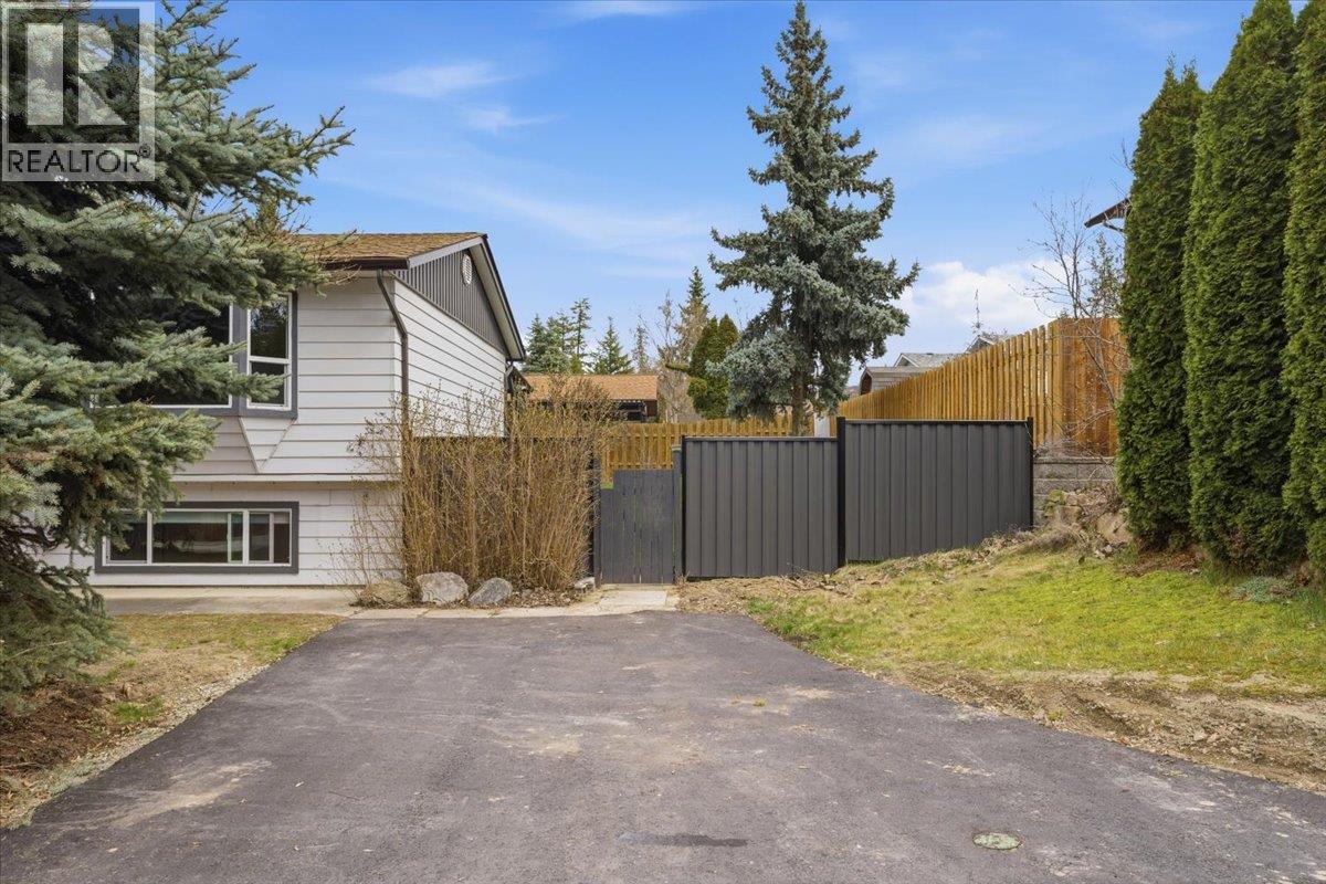 330 27 Street NE - 43