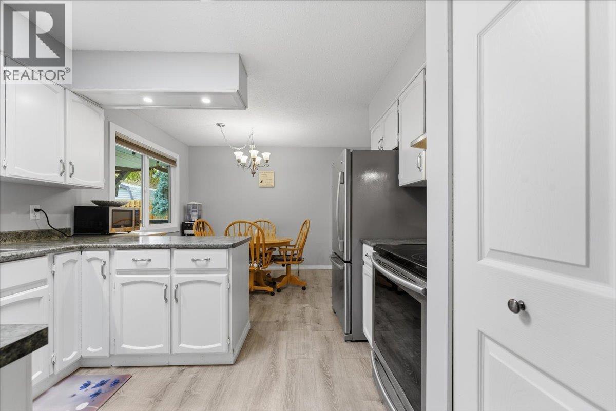 330 27 Street NE - 11