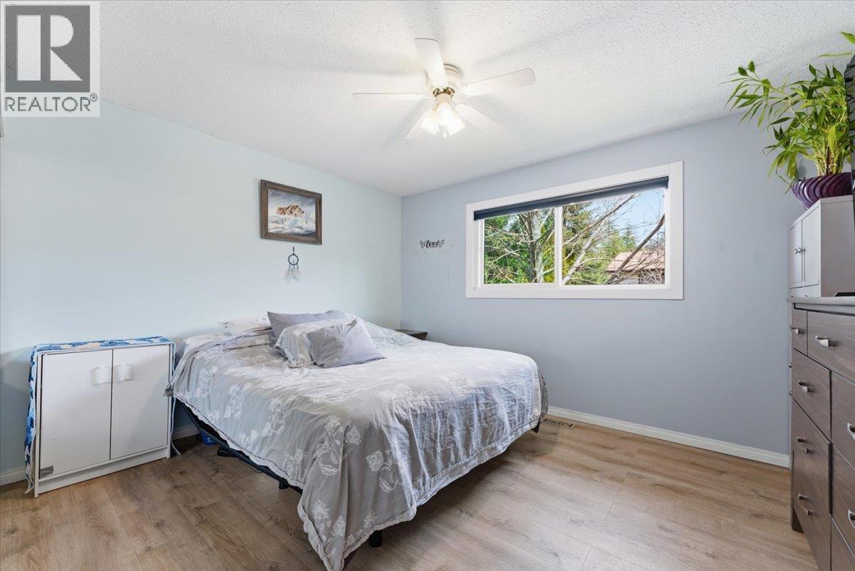 330 27 Street NE - 16