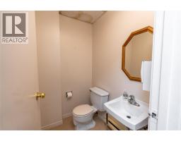 223 Christina Street North, Sarnia, ON N7T5V1 Photo 29