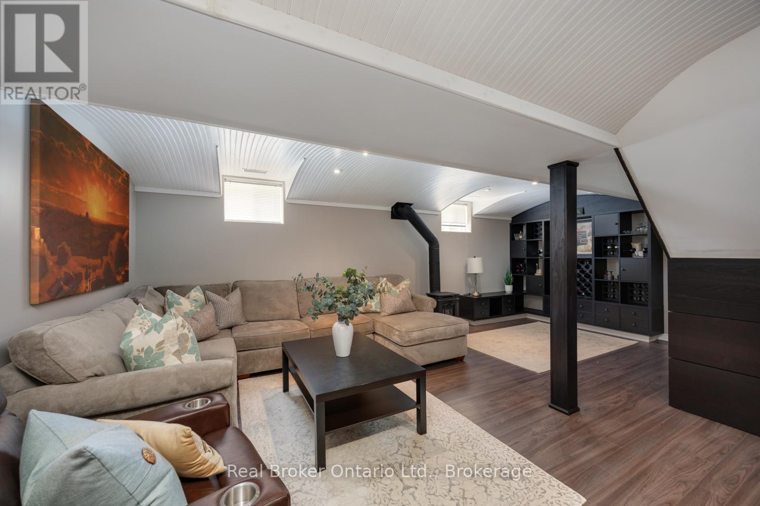 11 CHALMERS COURT - 25