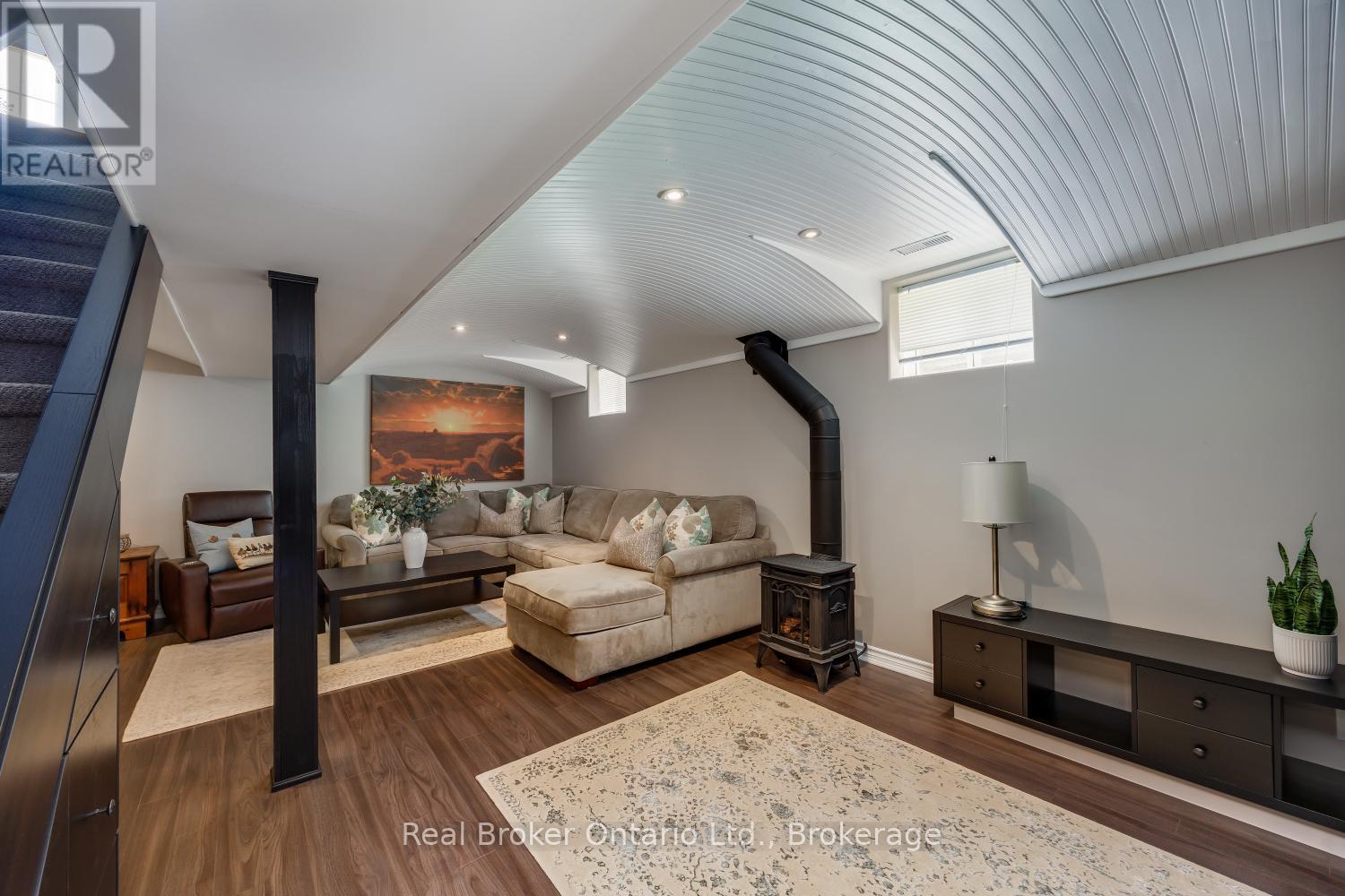 11 CHALMERS COURT - 26