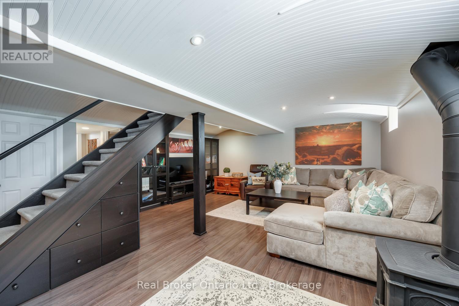 11 CHALMERS COURT - 28