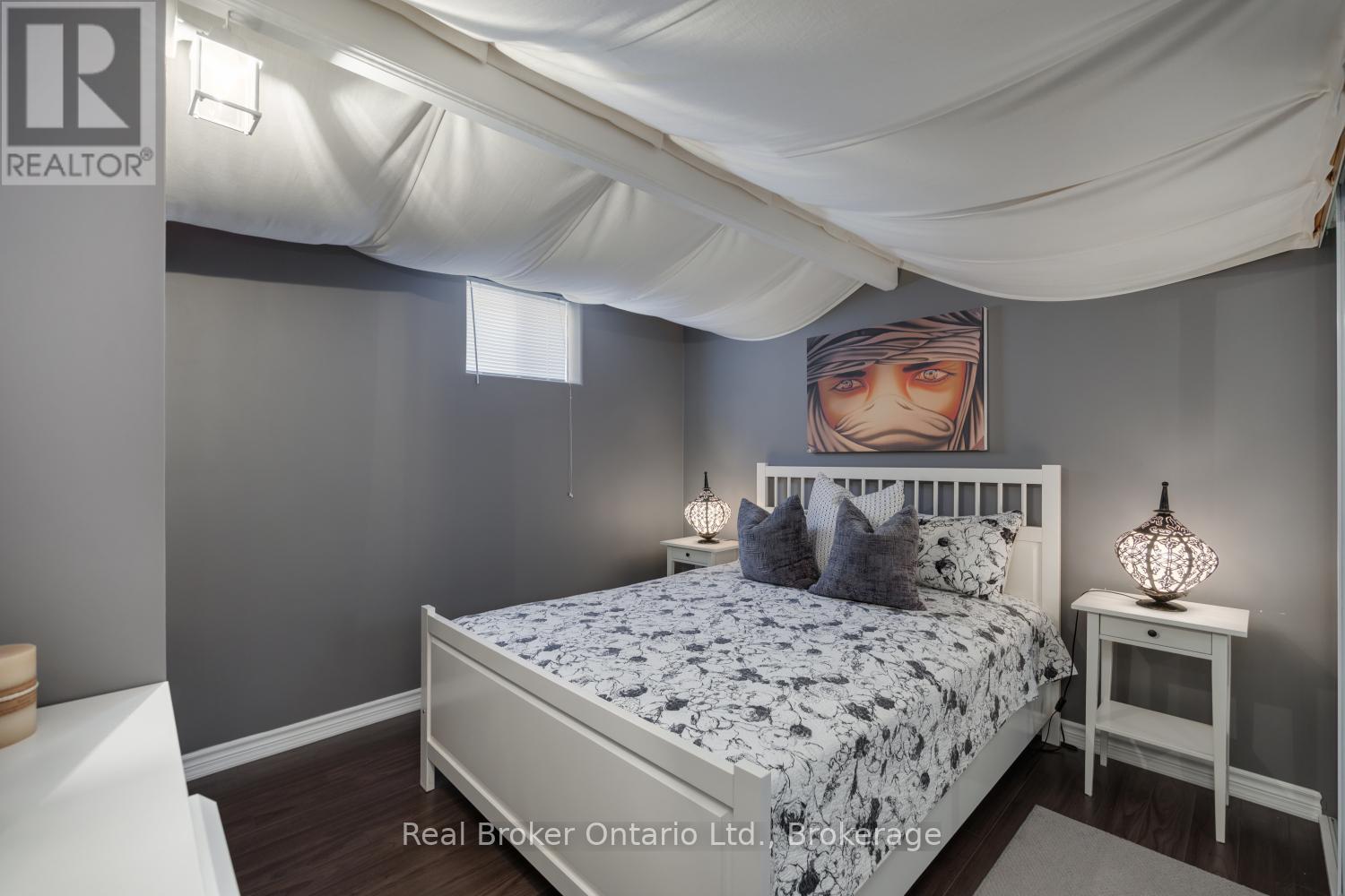 11 CHALMERS COURT - 23