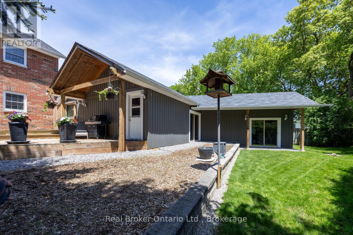 11 CHALMERS COURT - 37