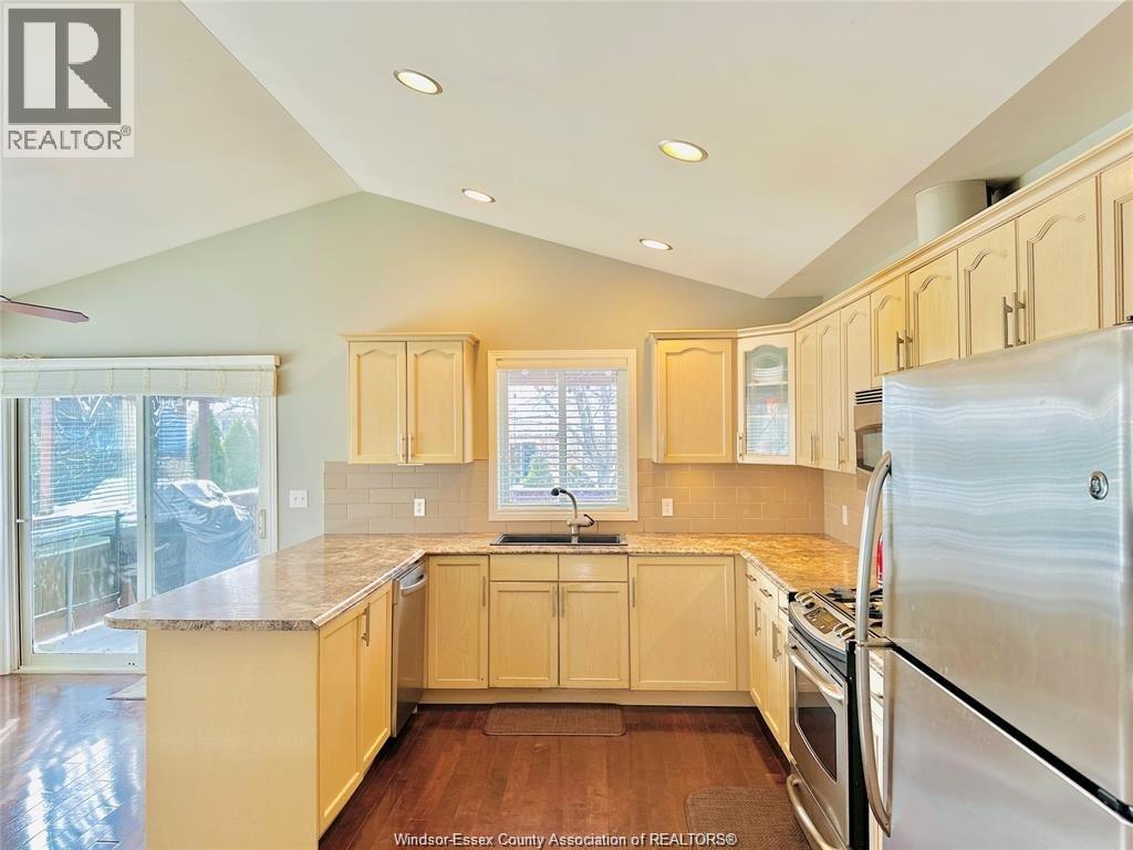 1655 BIRCHWOOD CRESCENT - 10