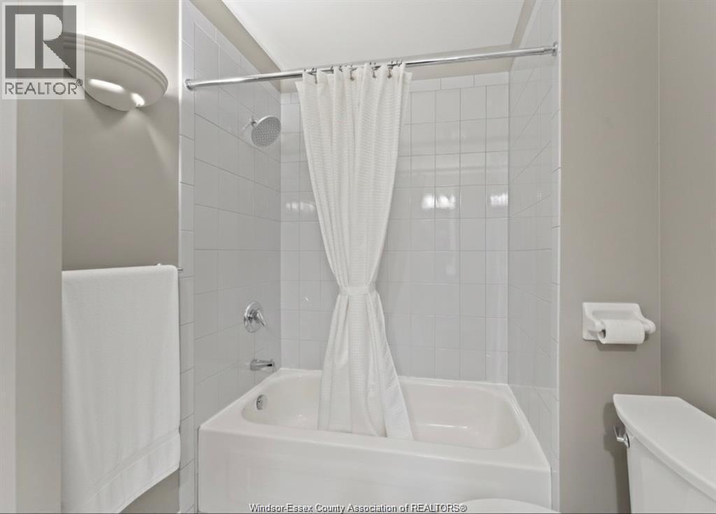 1655 BIRCHWOOD CRESCENT - 21