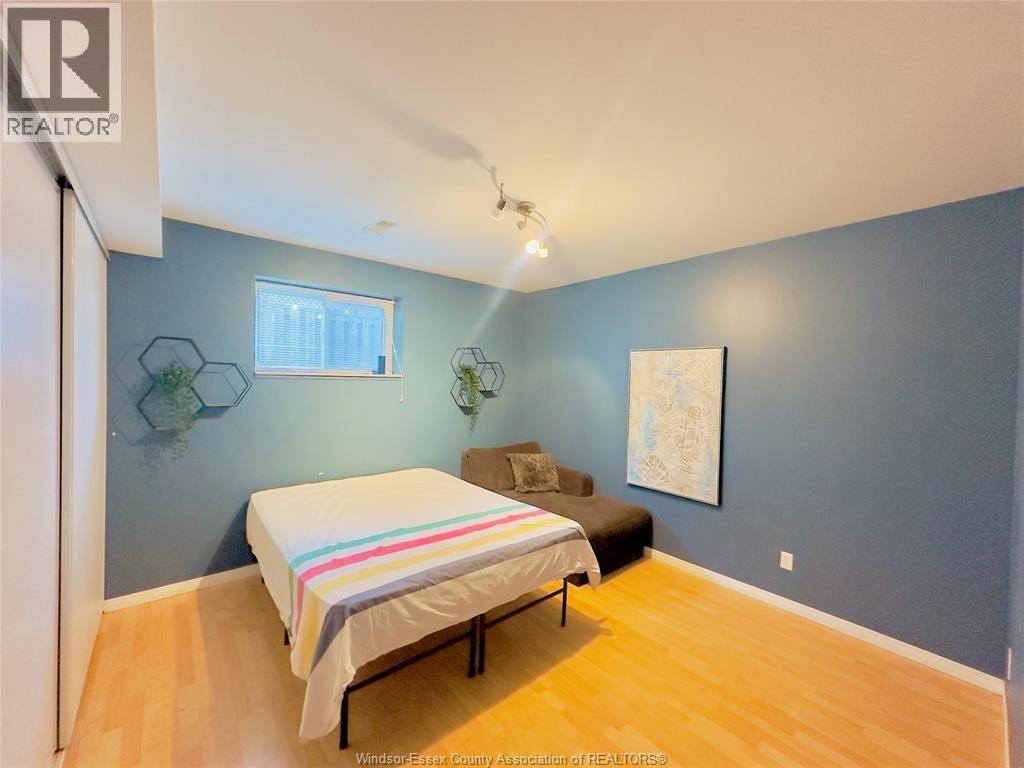 1655 BIRCHWOOD CRESCENT - 27