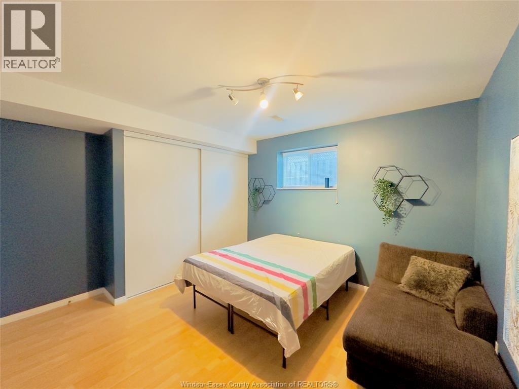 1655 BIRCHWOOD CRESCENT - 28
