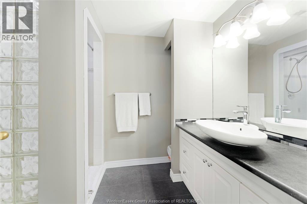 1655 BIRCHWOOD CRESCENT - 29