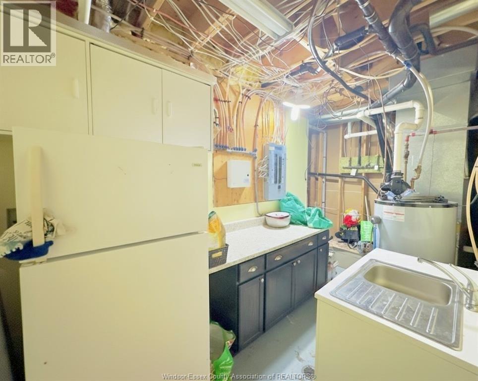 1655 BIRCHWOOD CRESCENT - 32