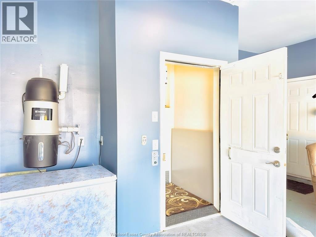 1655 BIRCHWOOD CRESCENT - 34
