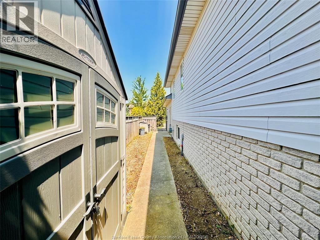1655 BIRCHWOOD CRESCENT - 36