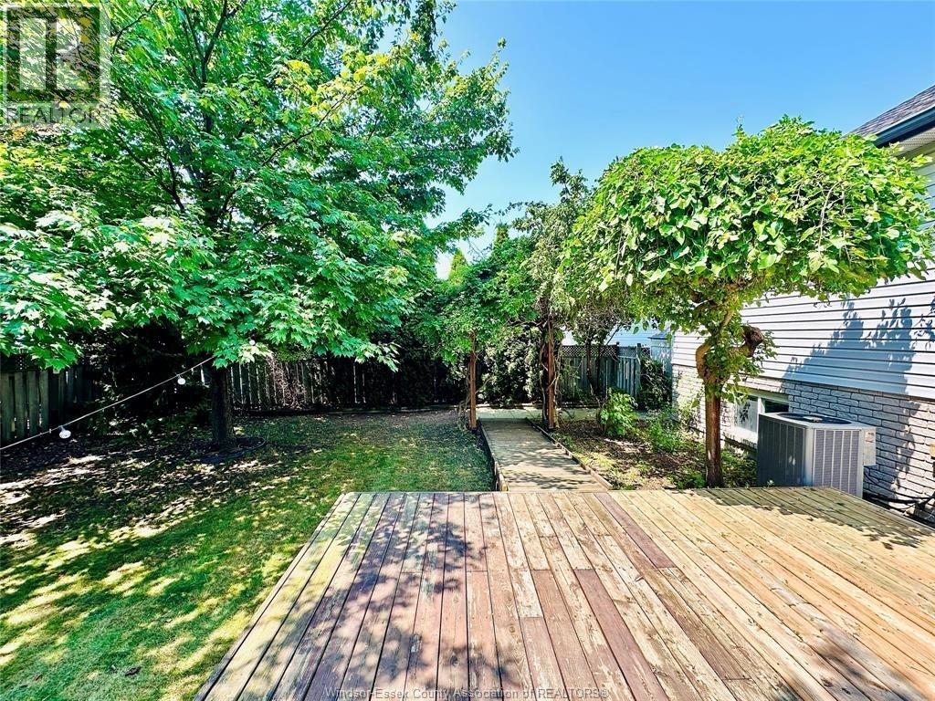 1655 BIRCHWOOD CRESCENT - 38