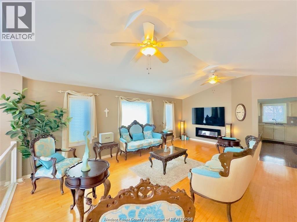 1655 BIRCHWOOD CRESCENT - 7