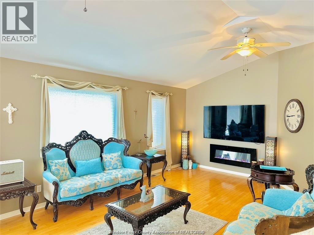 1655 BIRCHWOOD CRESCENT - 8