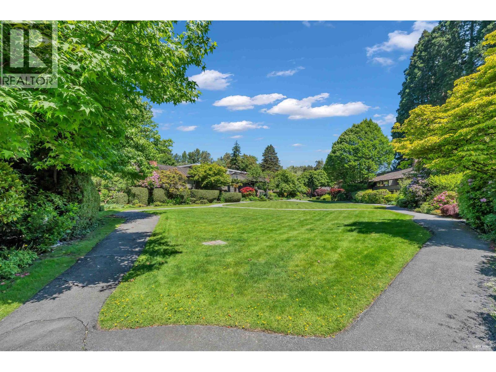 207 235 KEITH ROAD, West Vancouver