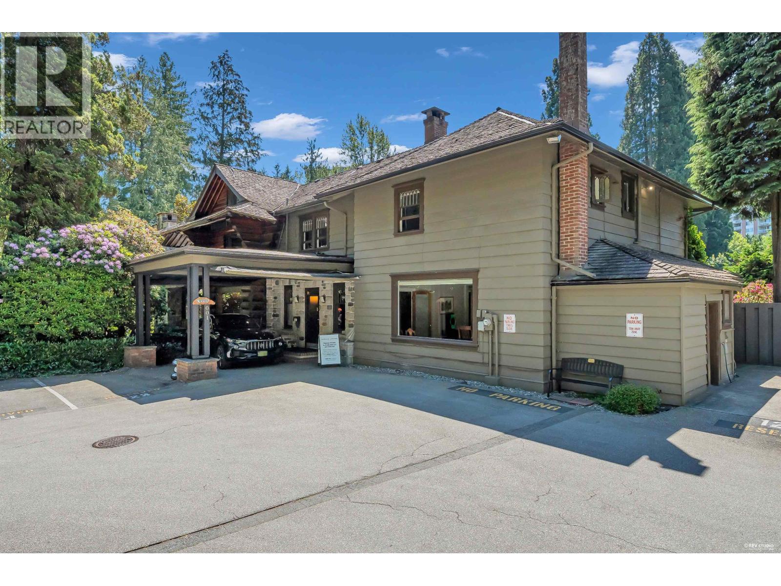 207 235 KEITH ROAD, West Vancouver