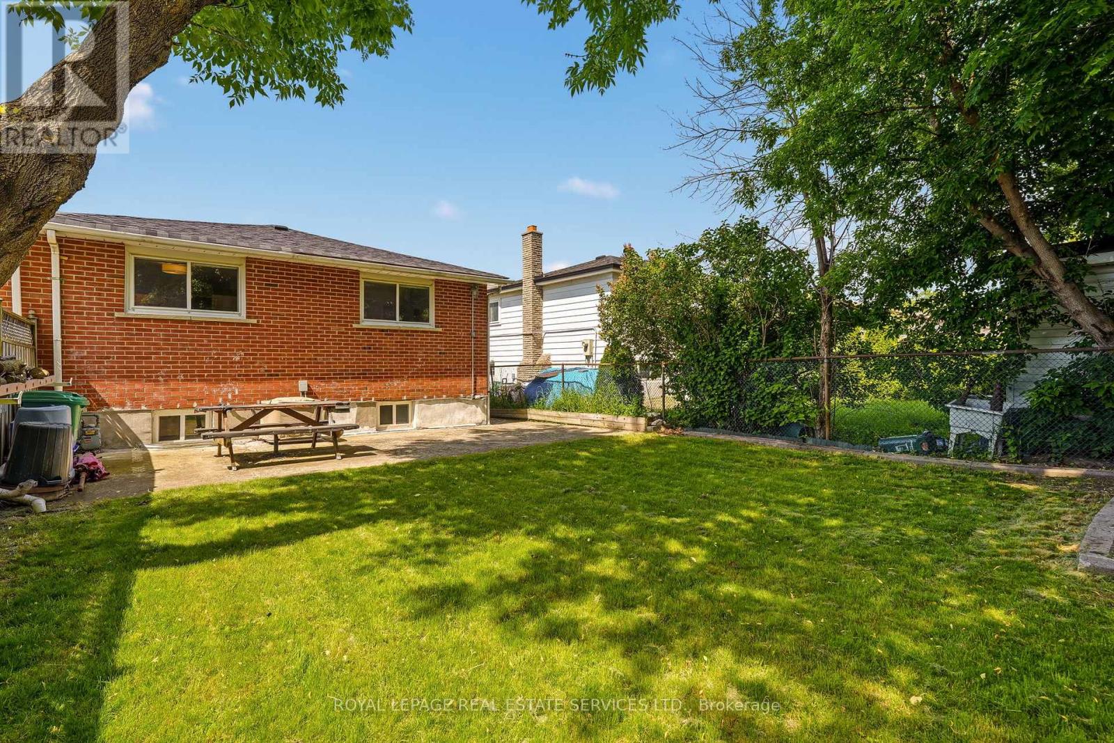 3454 OAKGLADE CRESCENT - 40