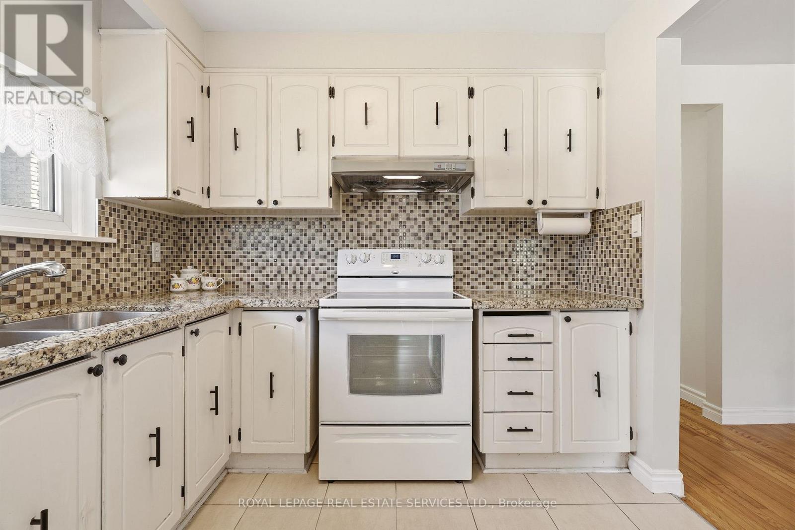3454 OAKGLADE CRESCENT - 9