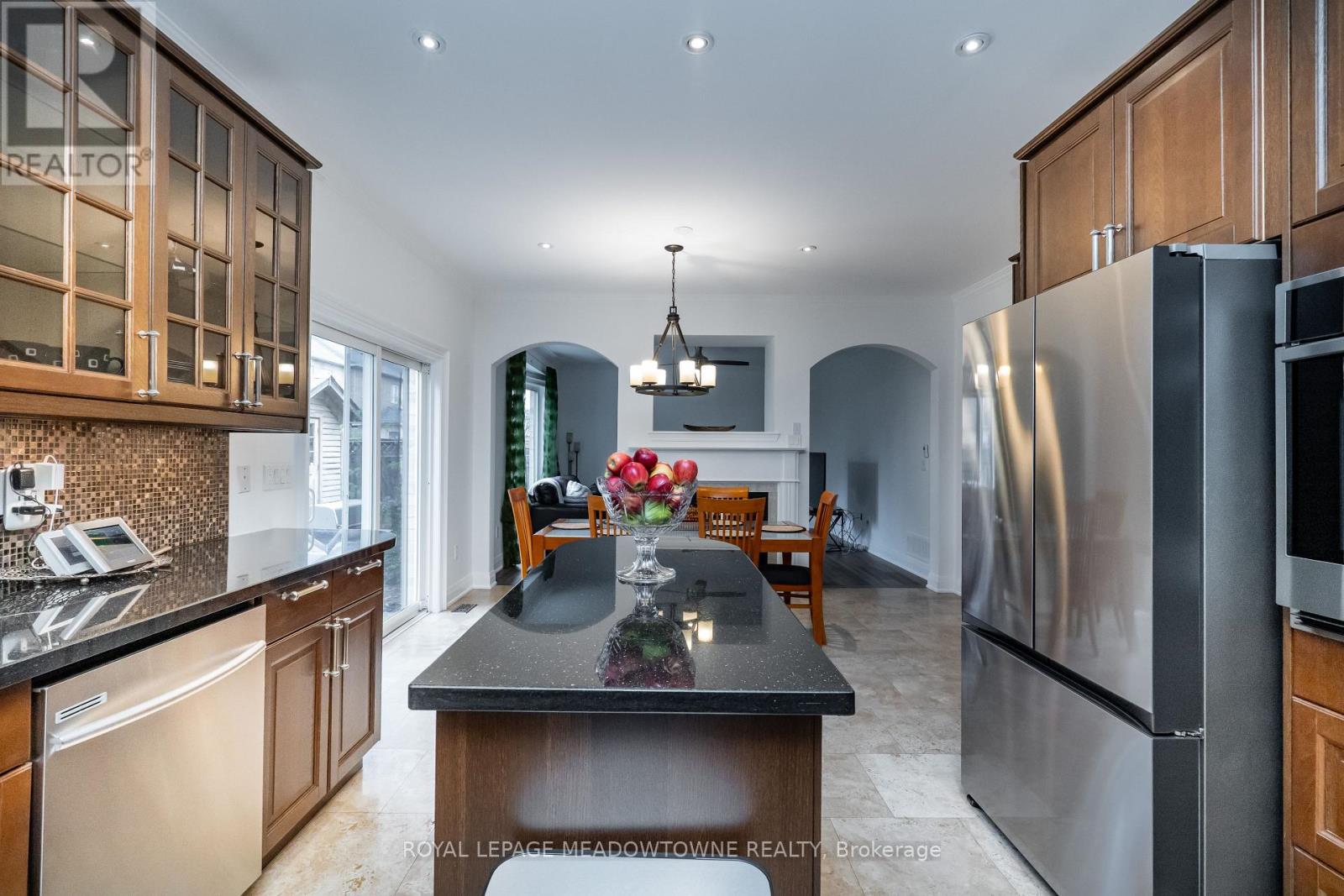 26 EMPEROR DRIVE - 14