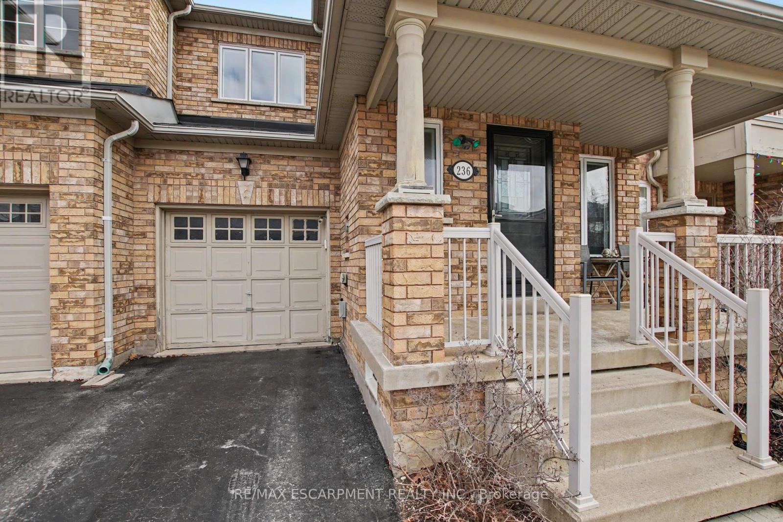 236 FITZGERALD CRESCENT - 4