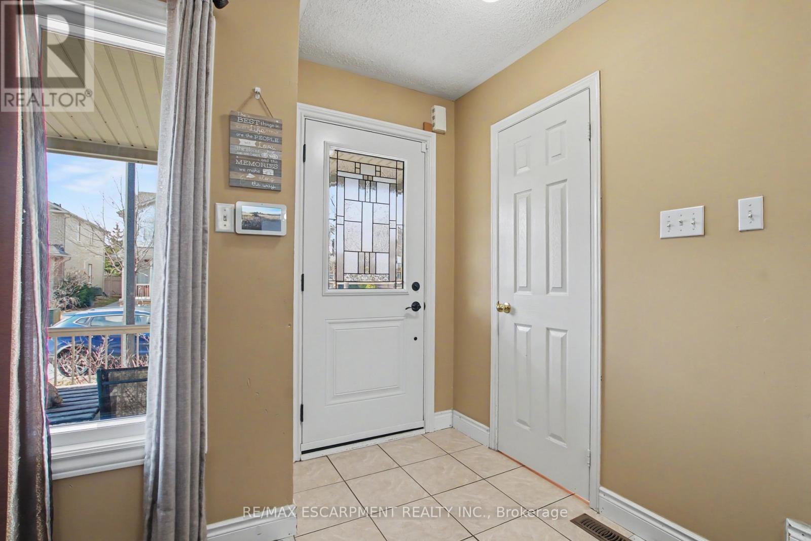 236 FITZGERALD CRESCENT - 5