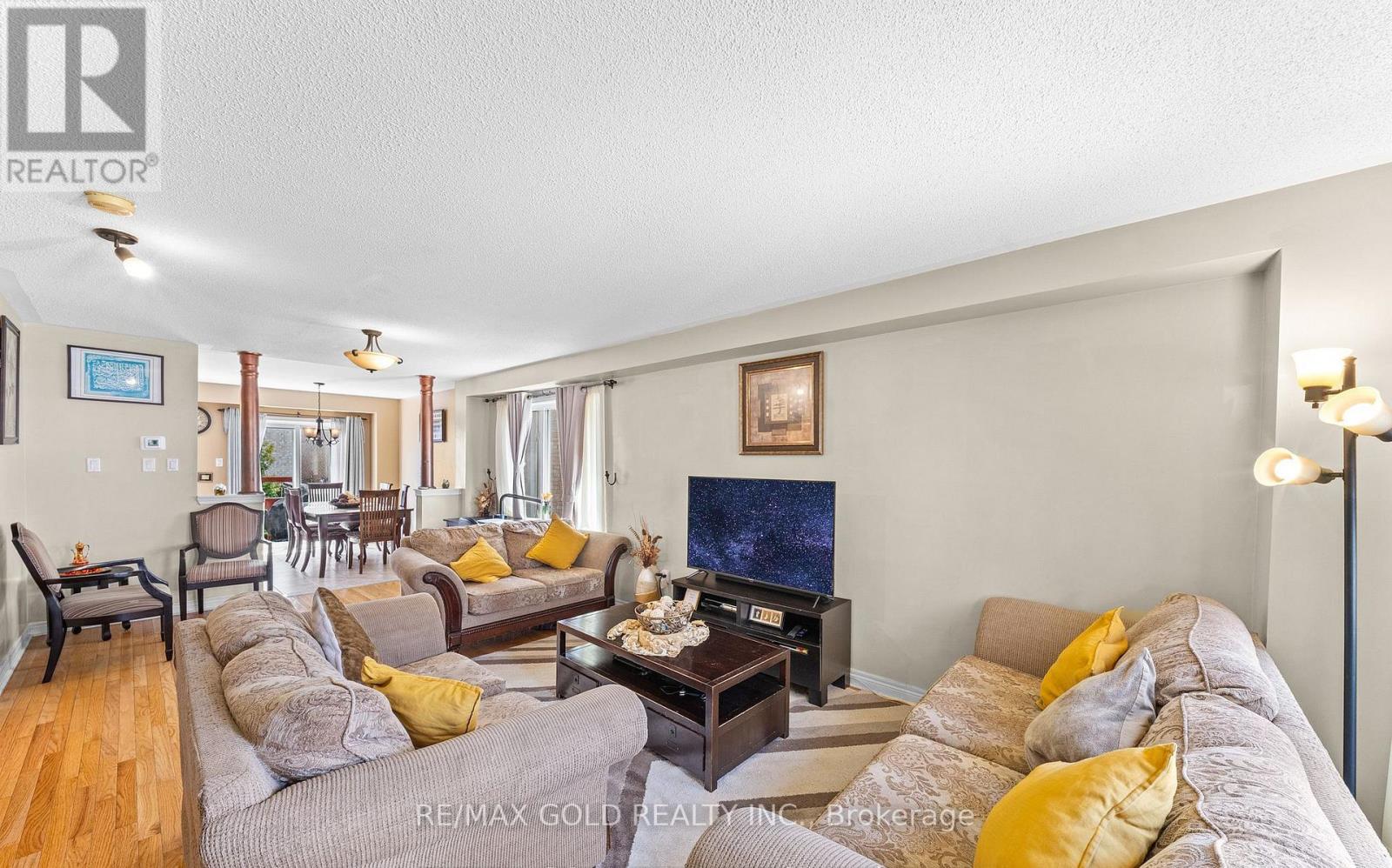 17 CALDERSTONE ROAD - 9