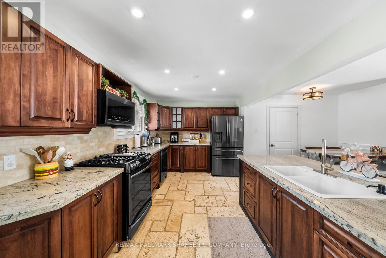 2196 RICHARD STREET - 16