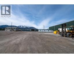 9100 Grainger Road, Canal Flats, BC V0B1B0 Photo 36