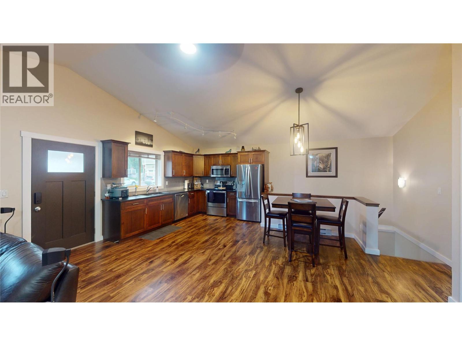 230 303 Avenue - 11