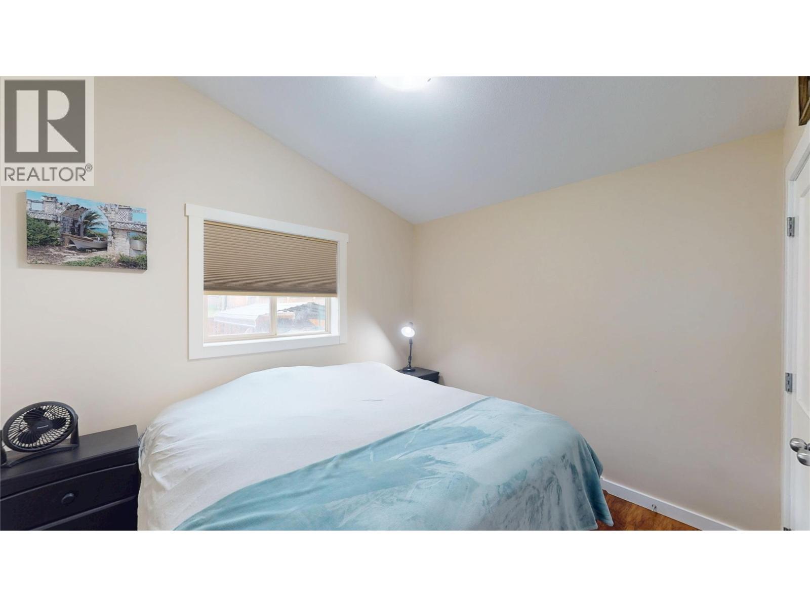 230 303 Avenue - 12