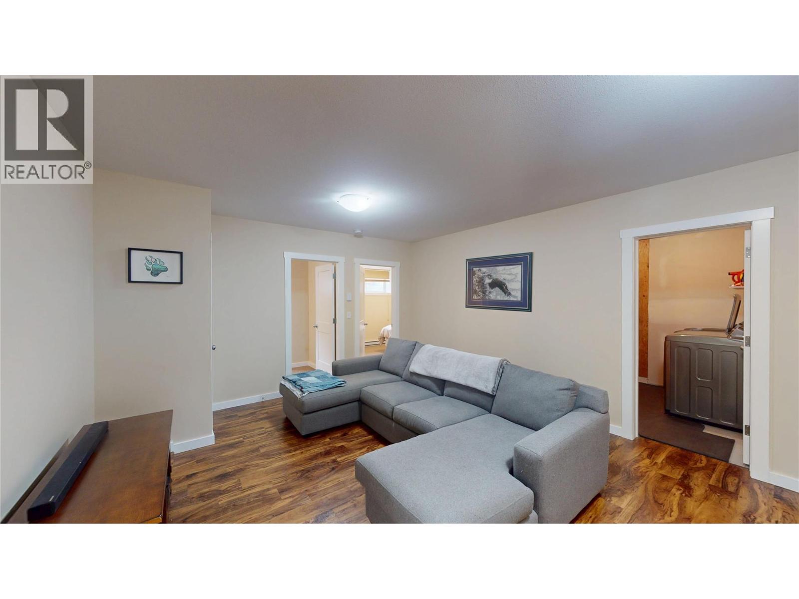 230 303 Avenue - 18