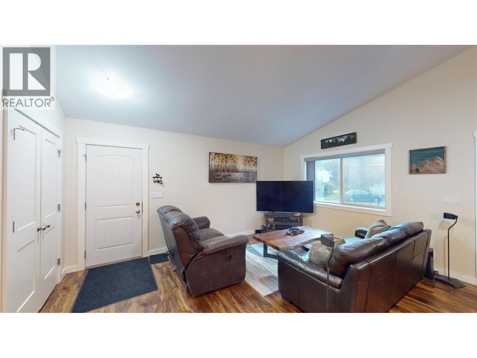 230 303 Avenue - 9