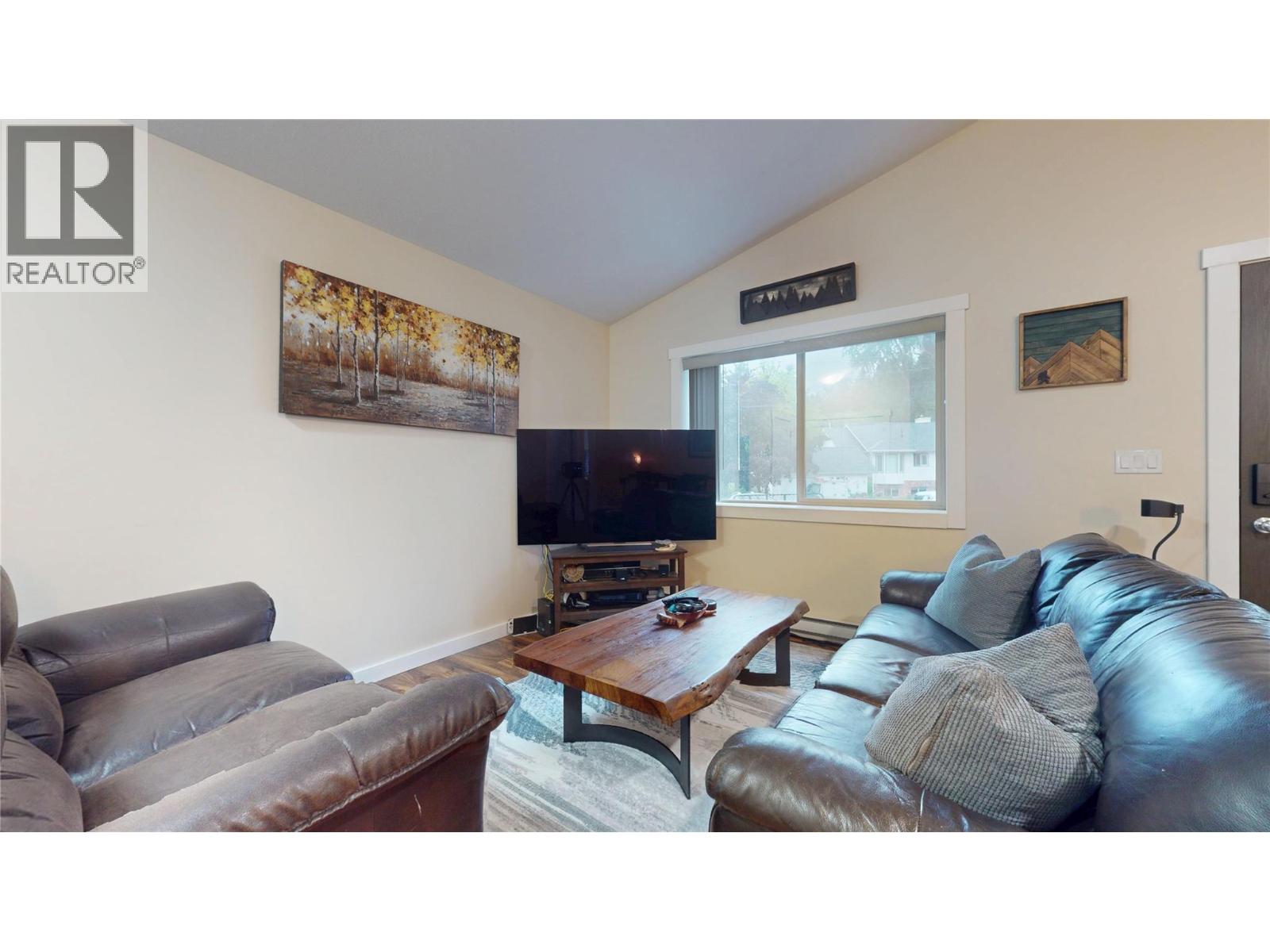 230 303 Avenue - 8