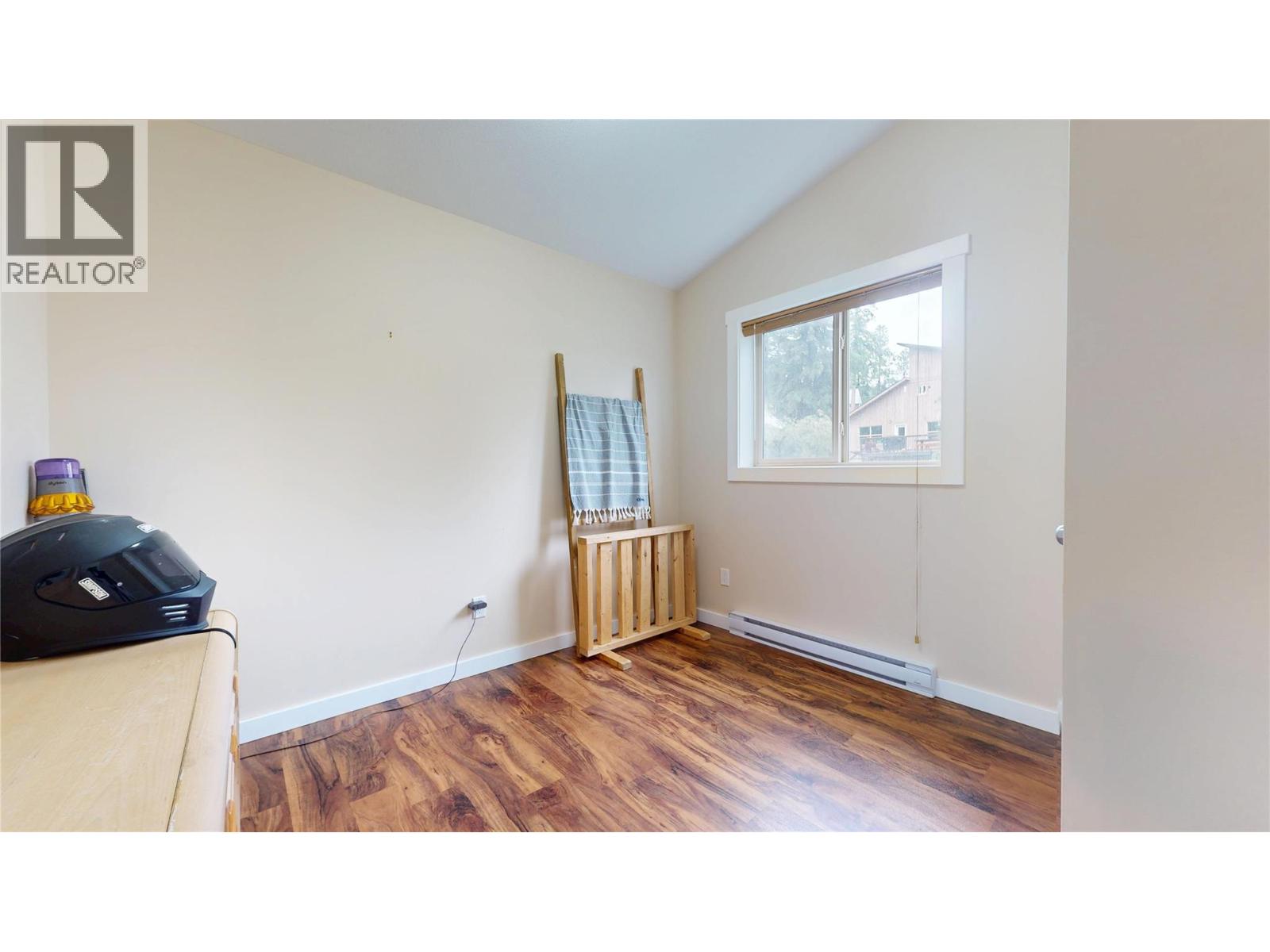 230 303 Avenue - 14