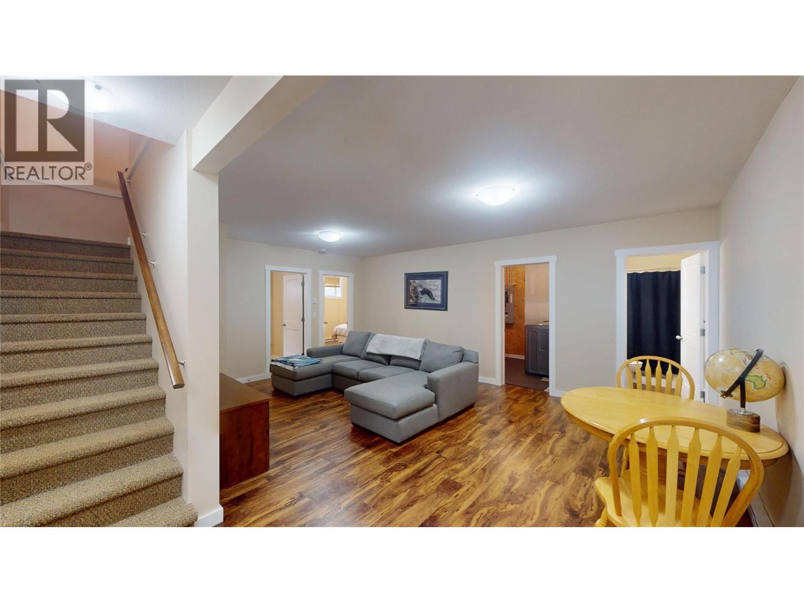 230 303 Avenue - 17