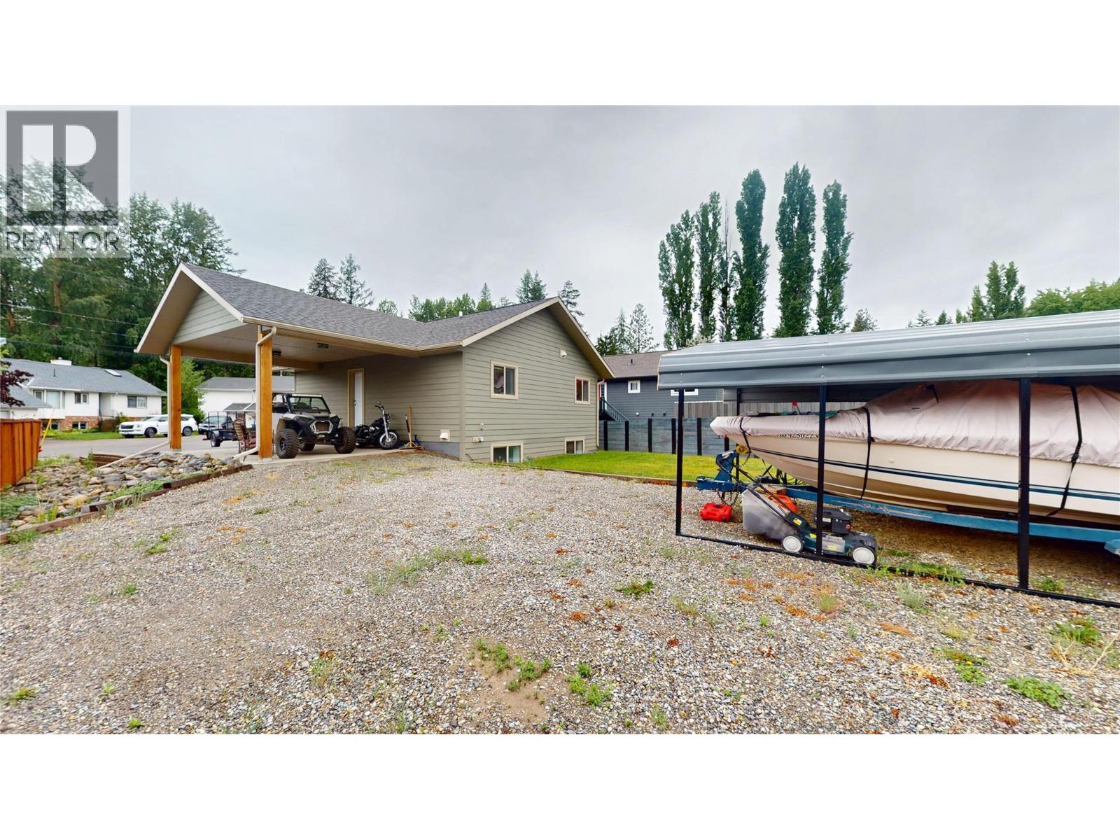 230 303 Avenue - 31