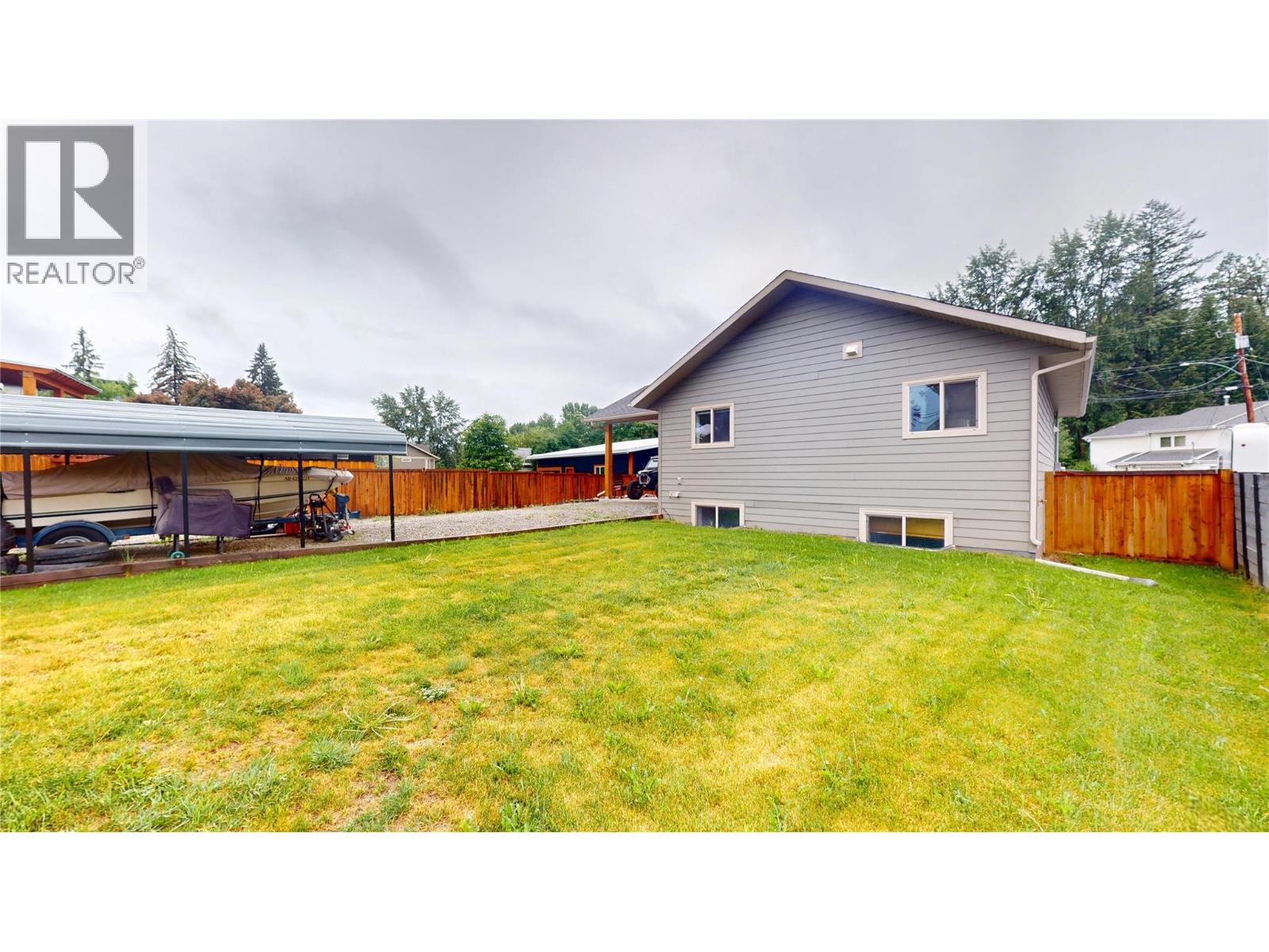 230 303 Avenue - 33