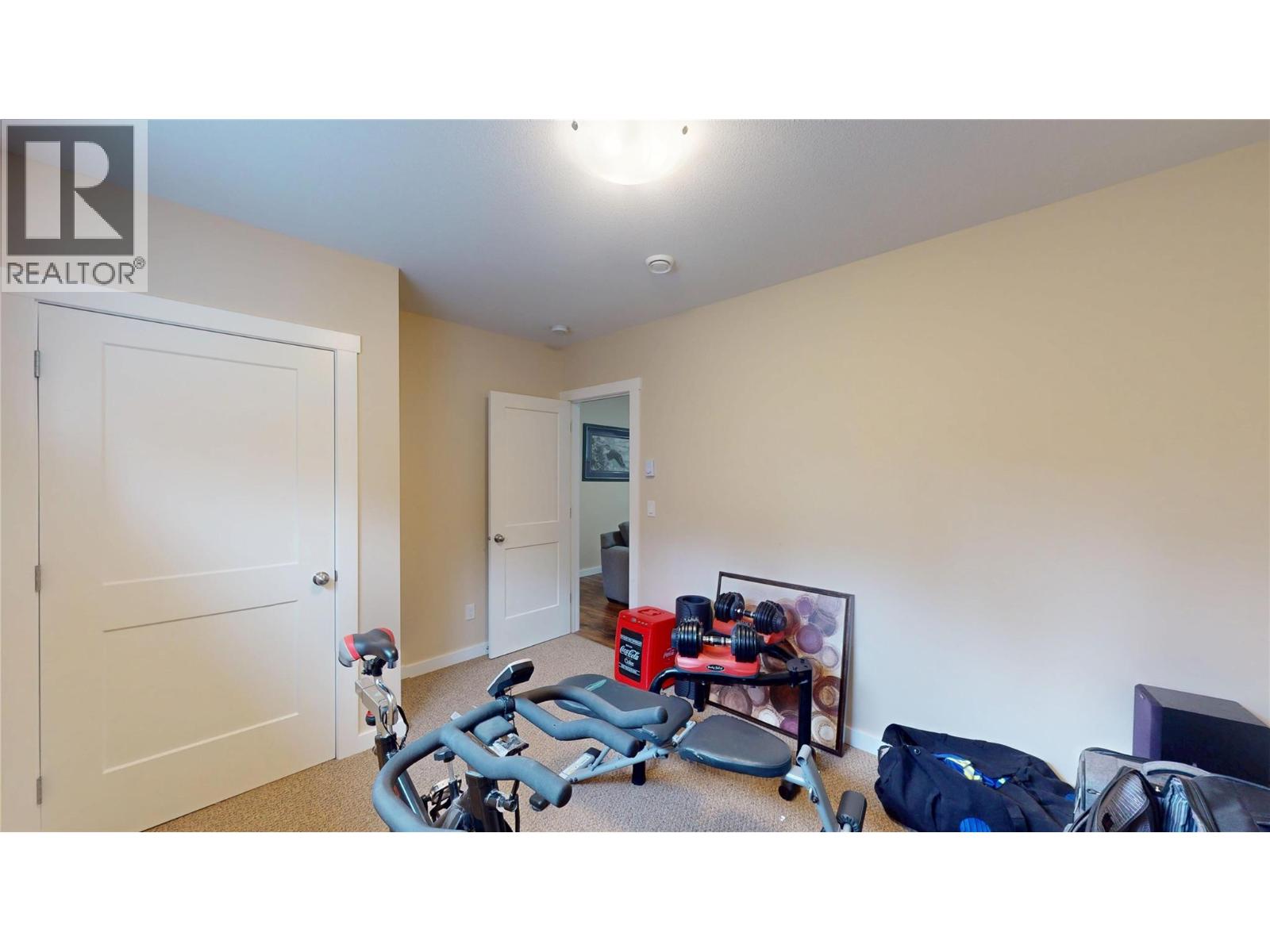 230 303 Avenue - 24