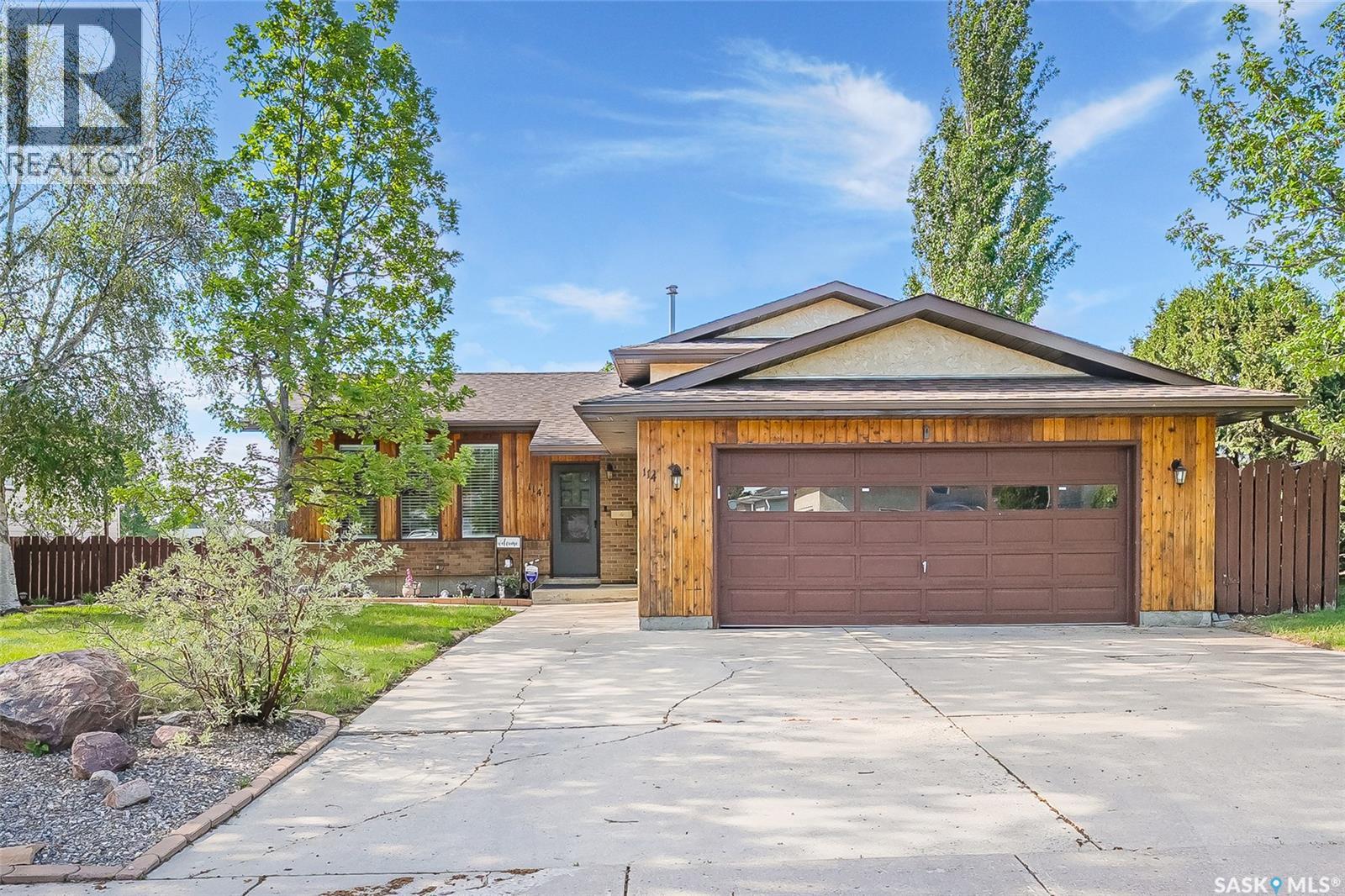 114 Sumner CRESCENT - 1