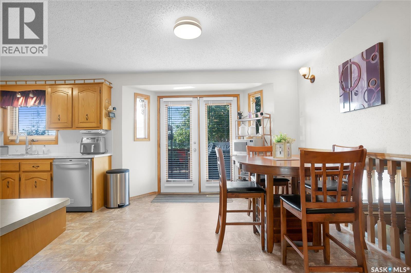 114 Sumner CRESCENT - 11