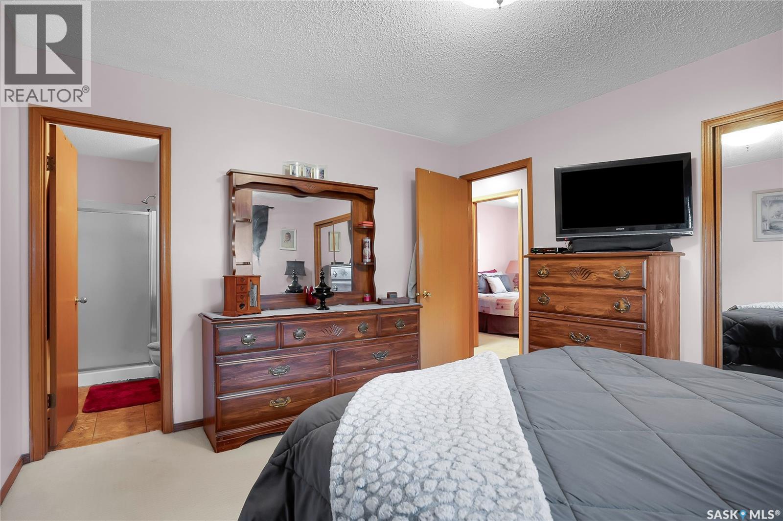 114 Sumner CRESCENT - 18