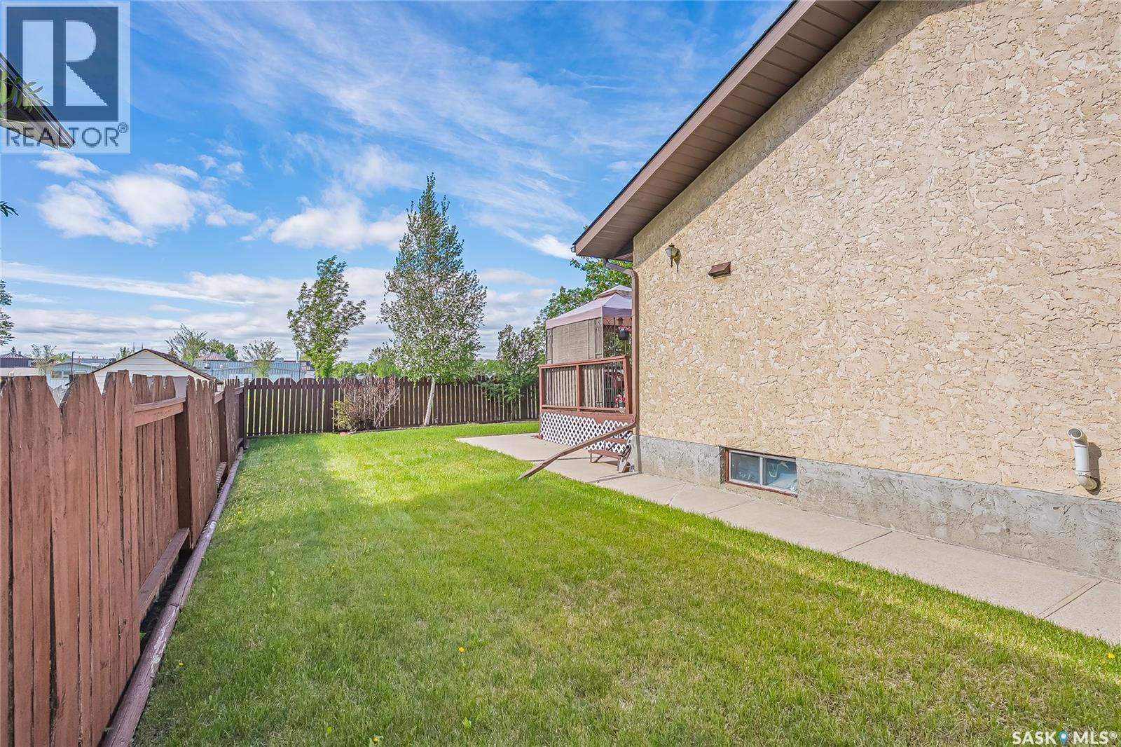 114 Sumner CRESCENT - 40